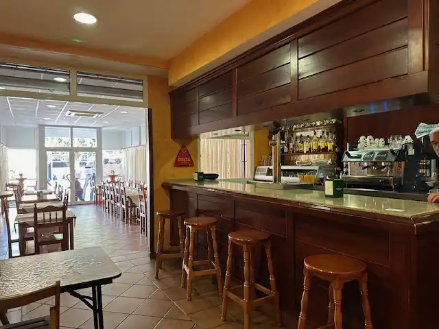 Local comercial en traspaso en Avenida Países Escandinavos 11, imagen 6