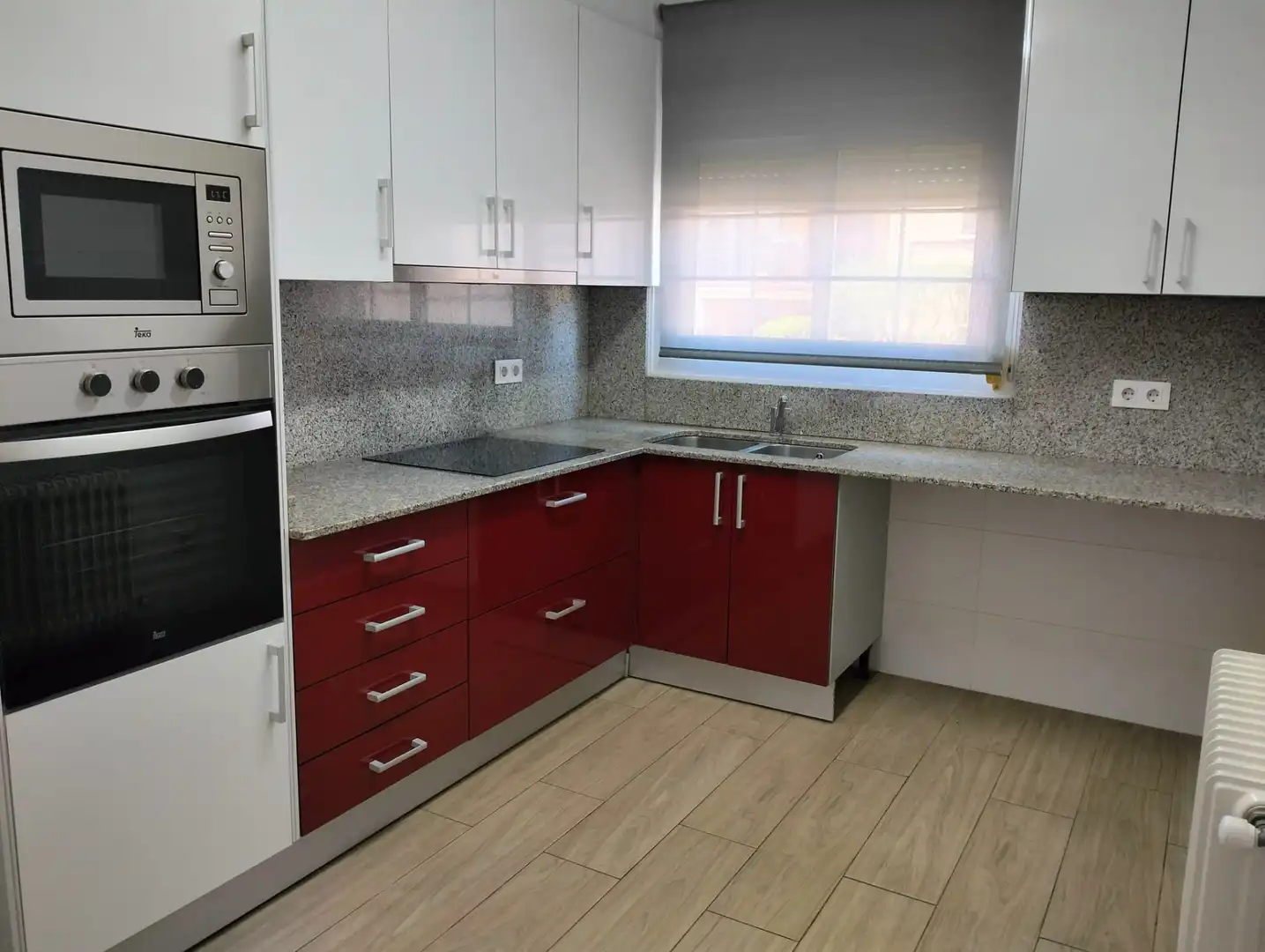 Cocina de Casa adosada en venta en Santa Coloma de Farners con Aire acondicionado, Calefacción y Jardín privado