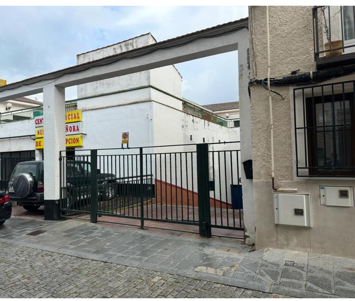 Vista exterior de Garatge en venda en Navalcarnero