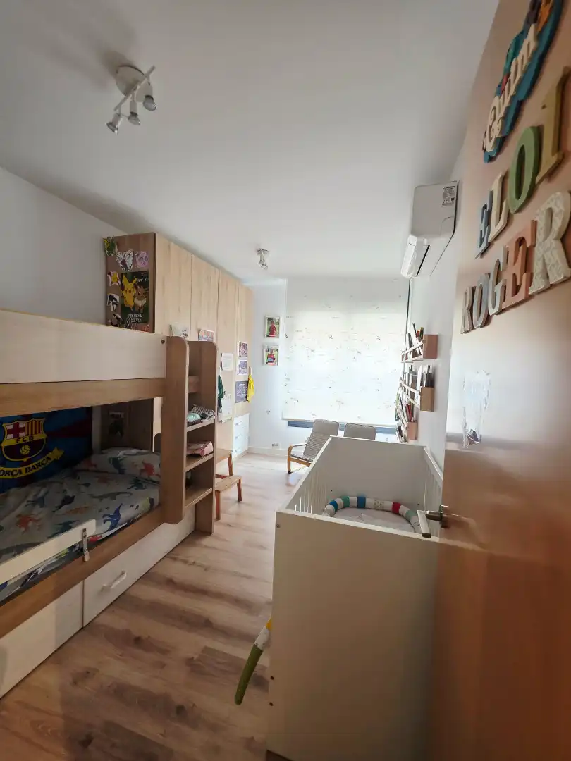 Habitación de Casa adosada en venta en Terrassa con Aire acondicionado, Calefacción y Parquet