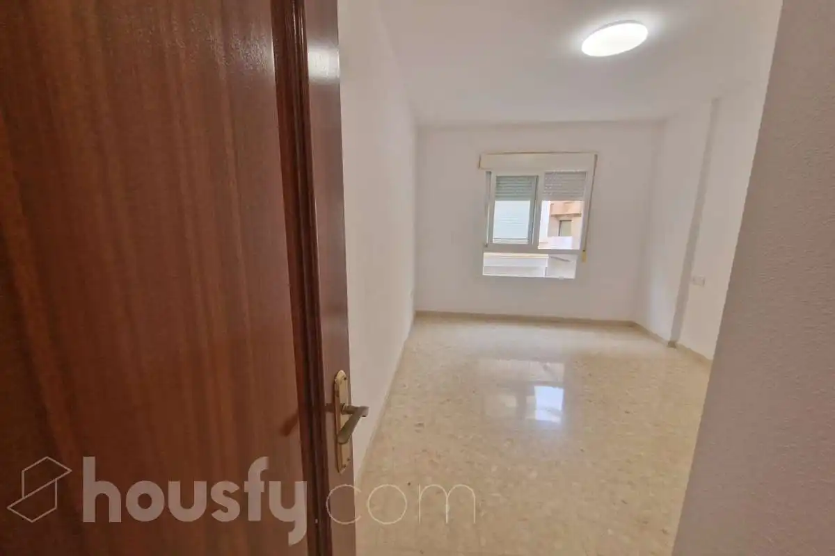 Dormitori de Pis de lloguer en El Ejido amb Terrassa i Balcó