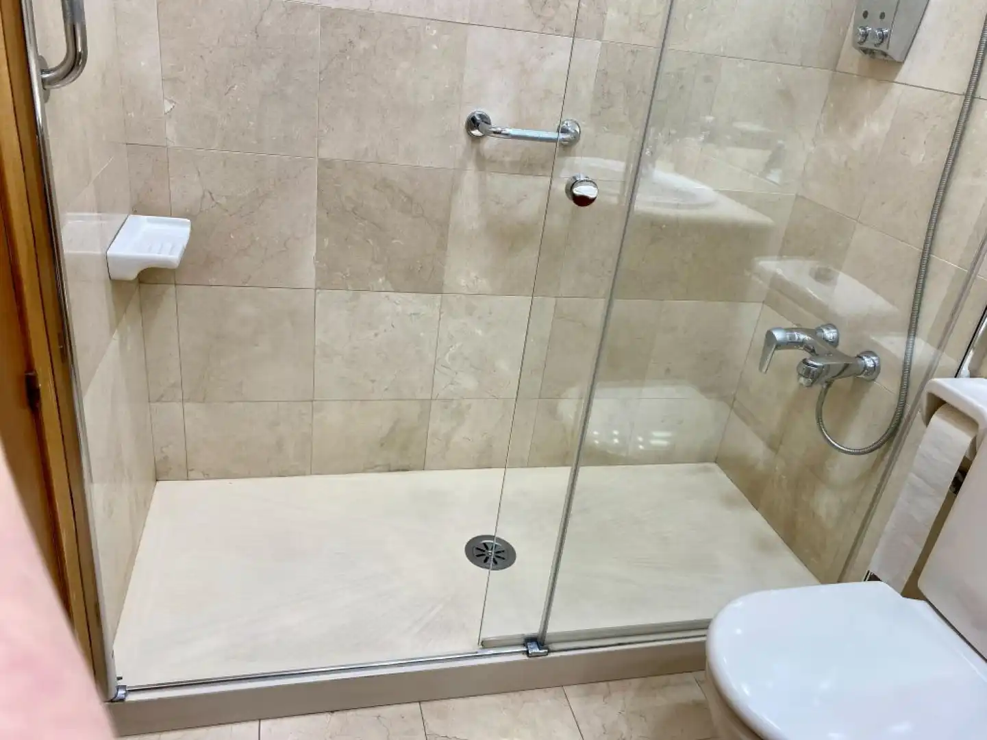 Baño de Ático en venta en Avilés con Calefacción, Parquet y Terraza