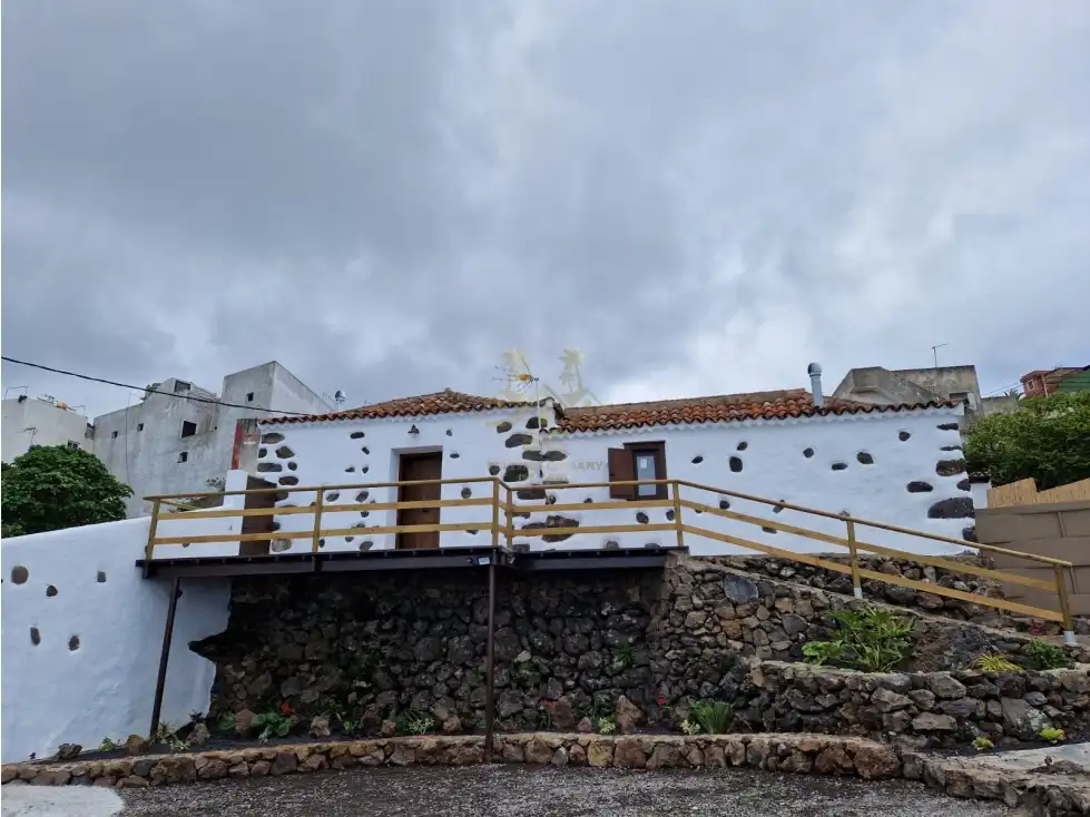 Vista exterior de Casa o xalet en venda en Icod de los Vinos amb Terrassa i Moblat
