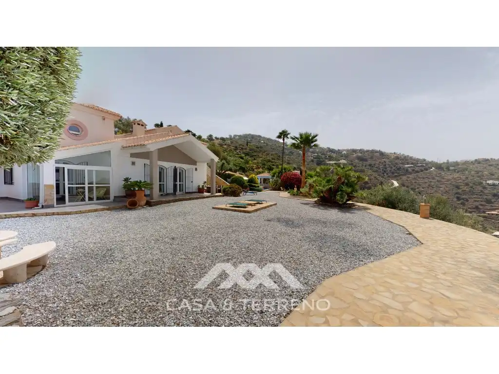 Exterior view of Houses for sale in Sayalonga  with Air Conditioner, Private garden and Terrace