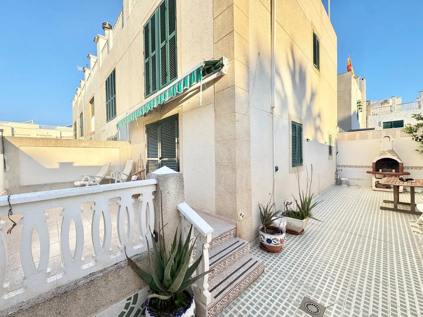Vista exterior de Casa o chalet de alquiler en Guardamar del Segura con Aire acondicionado, Calefacción y Terraza