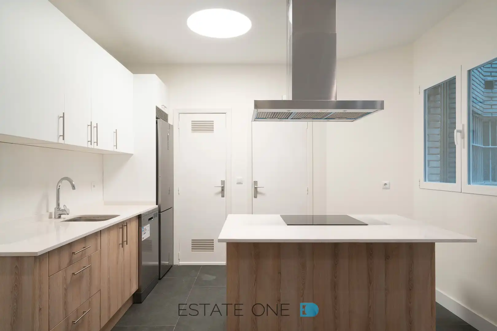 Kitchen of Flat for rent in Madrid  with Air Conditioner, Heating and Parquet flooring