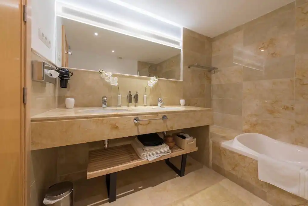 Bathroom of Duplexes for rent in Marbella  with Air Conditioner, Heating and Terrace