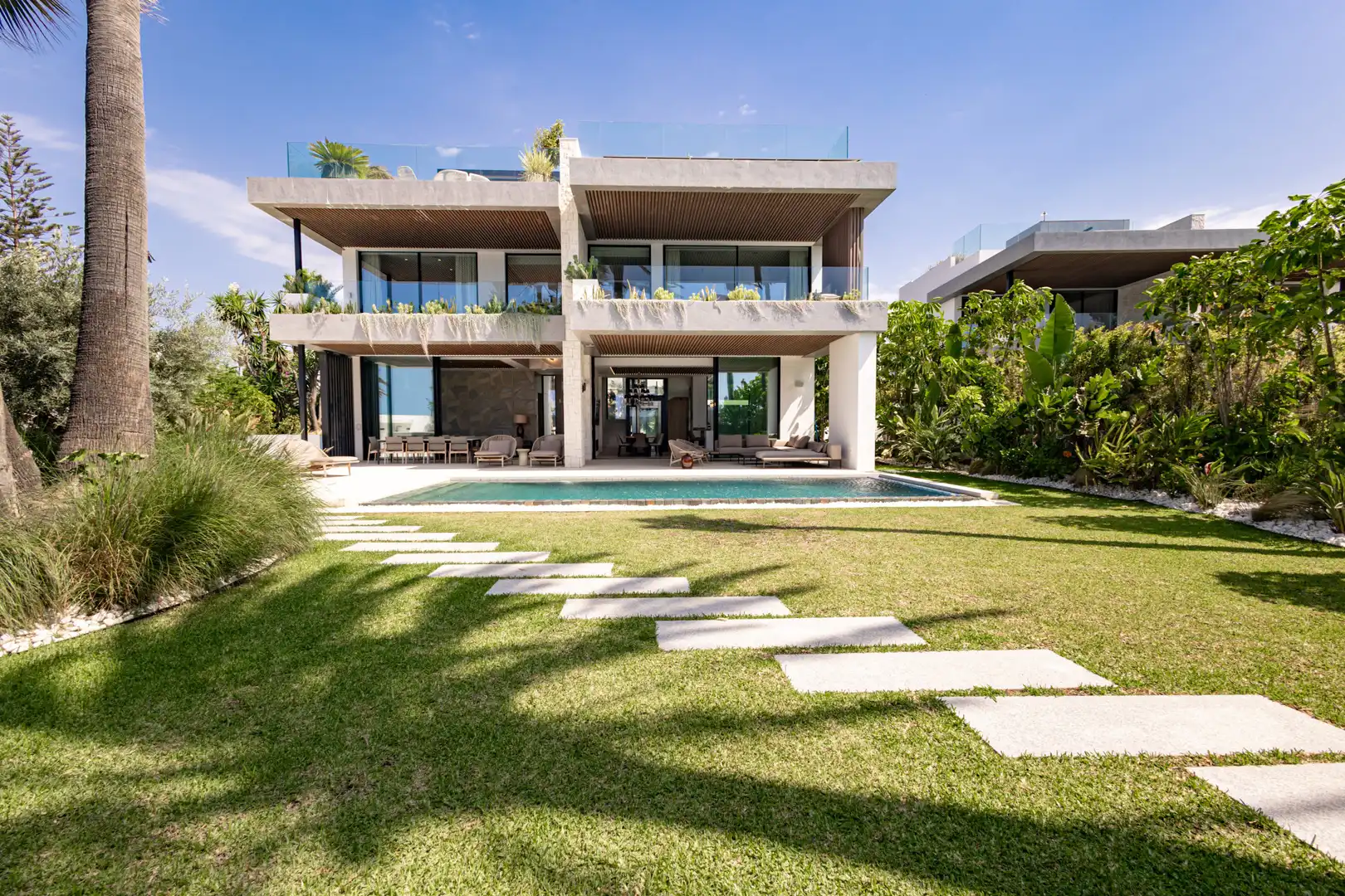 Vista exterior de Casa o chalet en venta en Marbella con Aire acondicionado, Terraza y Trastero