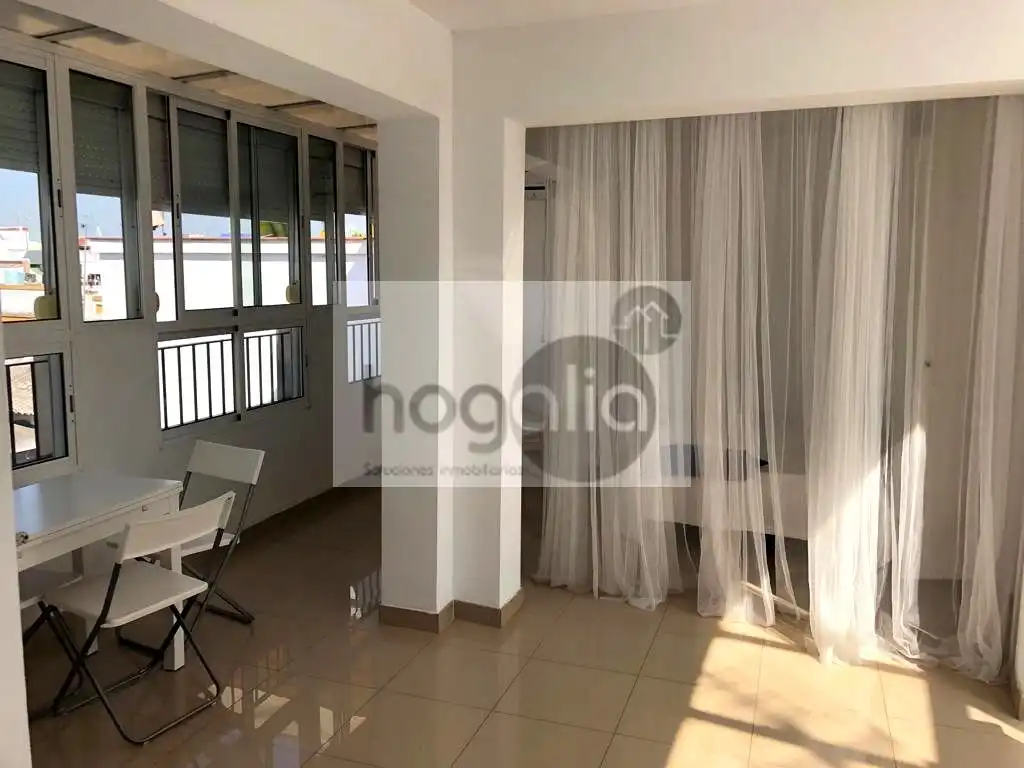 Habitación de Ático de alquiler en Sevilla con Aire acondicionado, Terraza y Amueblado