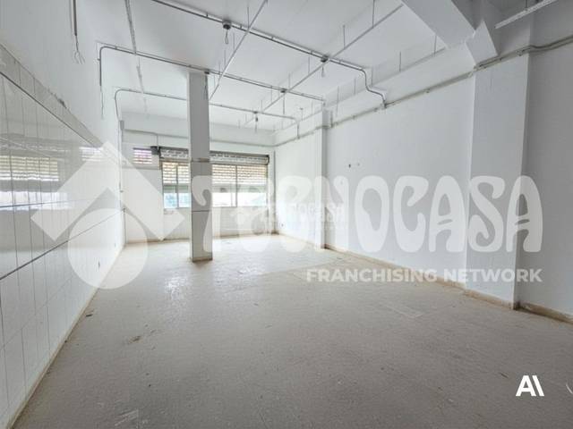 Local comercial en Venta en C. Mariucha en Schamann - Rehoyas