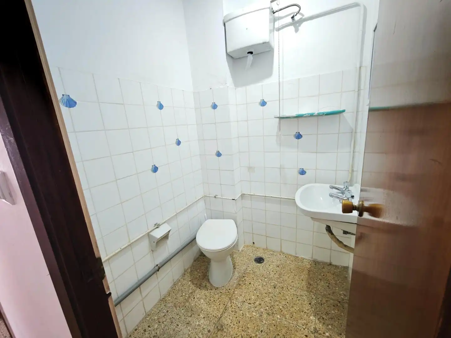 Bany de Pis de lloguer en Ferrol amb Moblat i Alarma