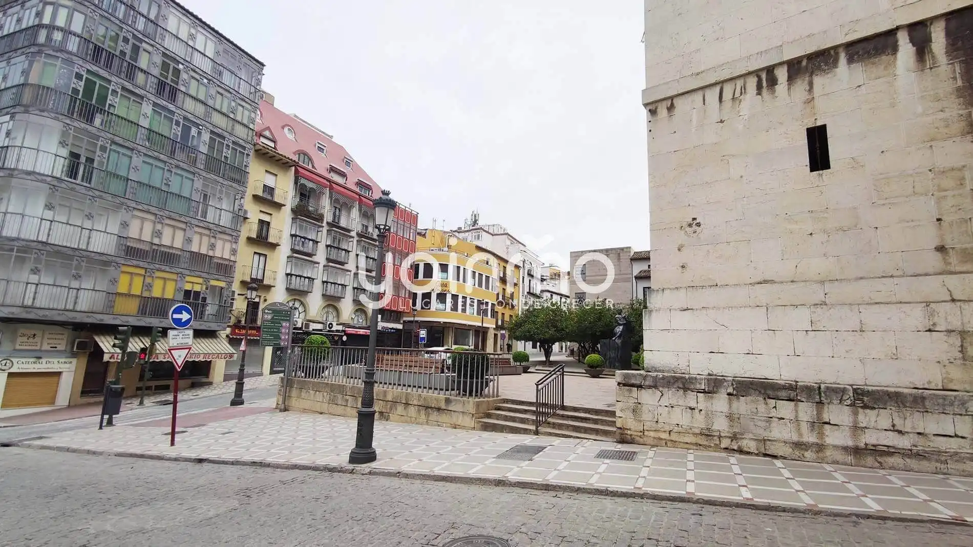 Außenansicht von Gebäude zur Miete in Jaén