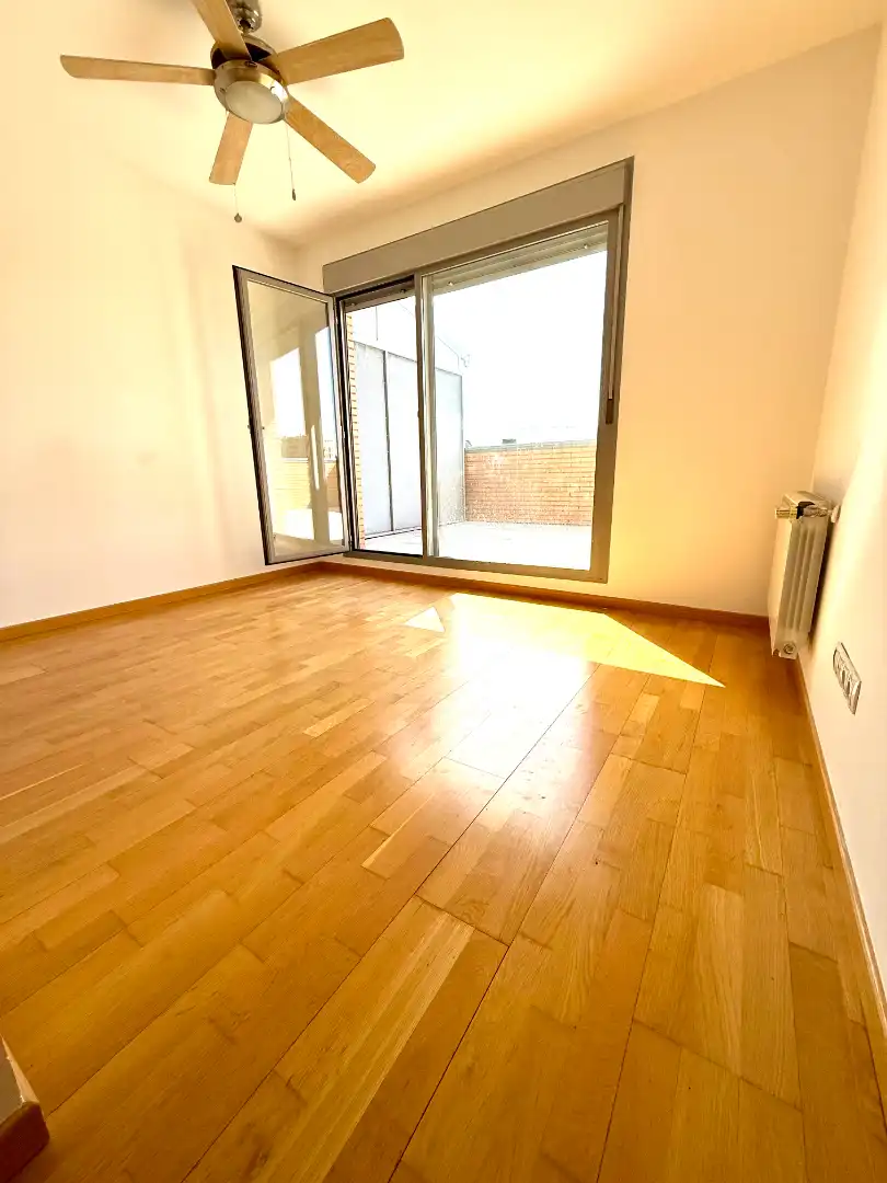 Schlafzimmer von Dachboden zur Miete in Guadalajara mit Klimaanlage, Heizung und Terrasse