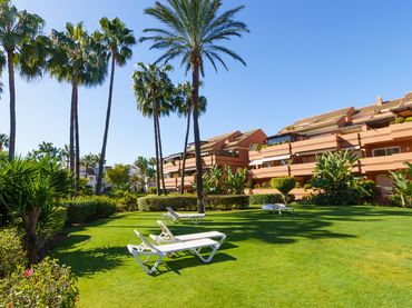 Baixos amb piscina en venda a ISABEL DE VALOIS 2