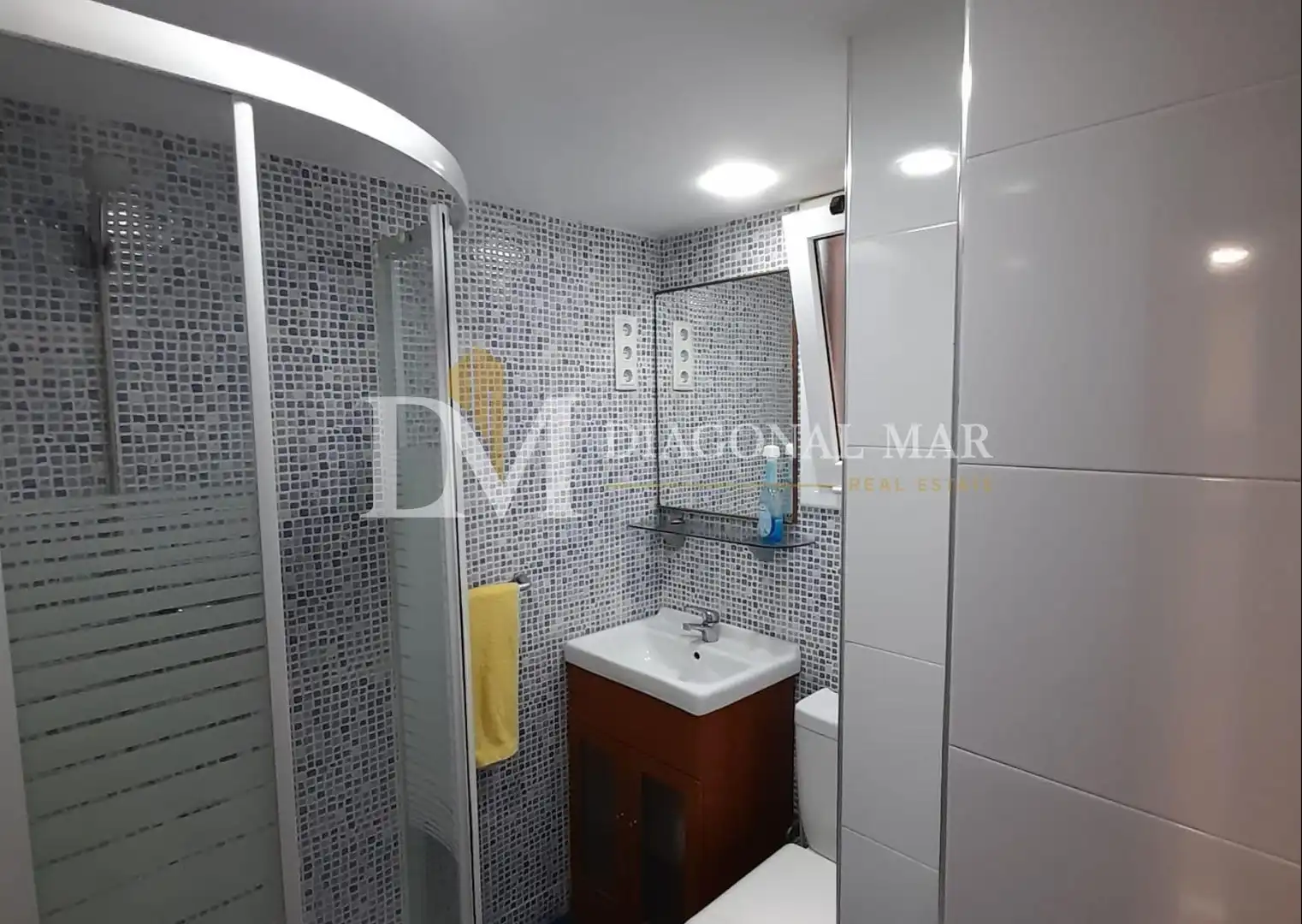 Baño de Piso en venta en Barcelona con Calefacción, Parquet y Balcón