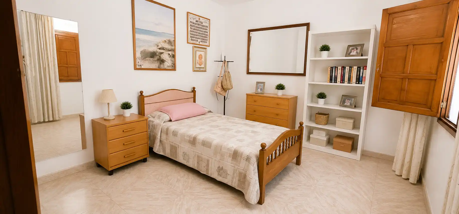 Habitación de Casa adosada en venta en Totana con Terraza, Trastero y Amueblado