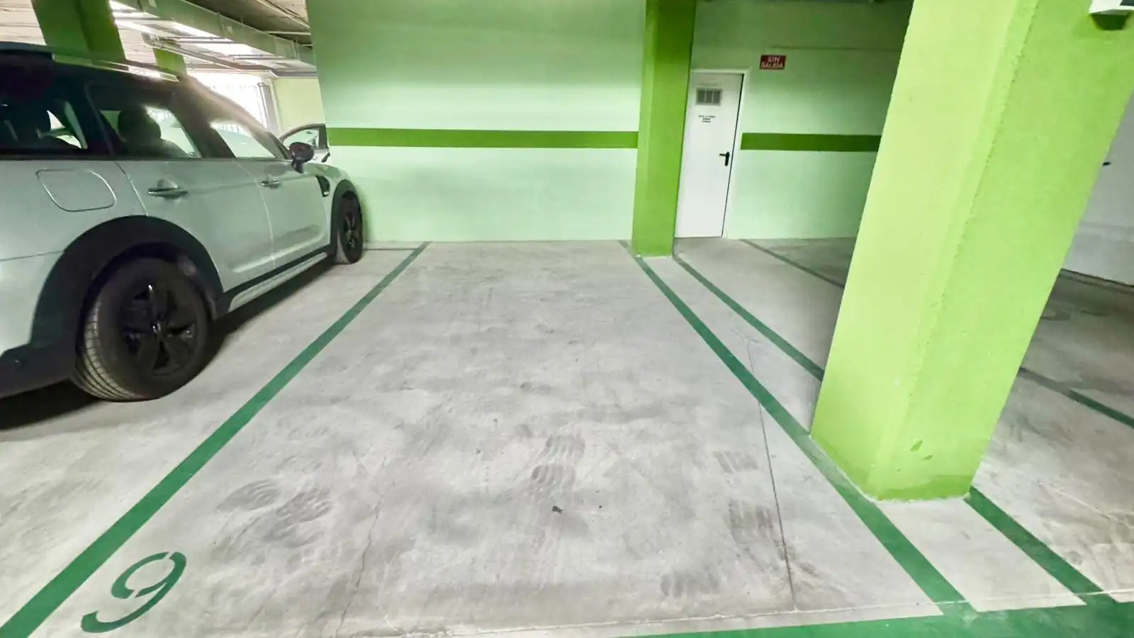 Parking de Apartamento de alquiler en Torremolinos con Aire acondicionado, Calefacción y Jardín privado
