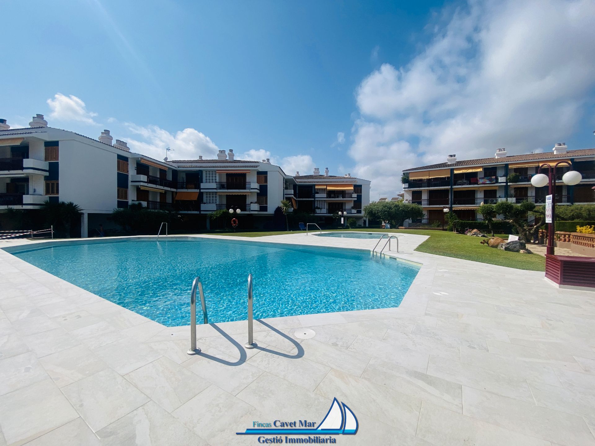 Piscina de Planta baixa en venda en Cambrils amb Aire condicionat, Calefacció i Jardí privat