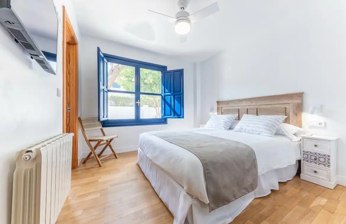 Dormitori de Casa o xalet en venda en Alicante / Alacant amb Jardí privat, Terrassa i Traster