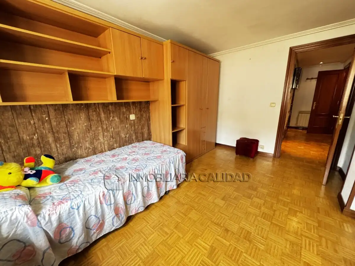Bedroom of Flat for rent in Burgos  with Heating, Terrace and Furnished