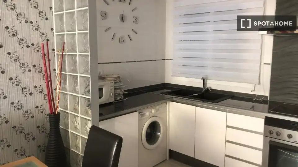 Cuina de Apartament per a compartir en Dénia amb Aire condicionat, Calefacció i Terrassa