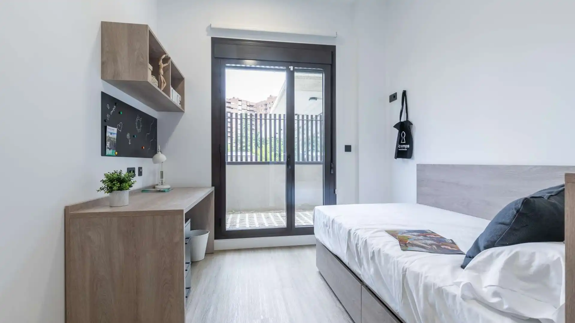 Room in Almenara -Ventilla