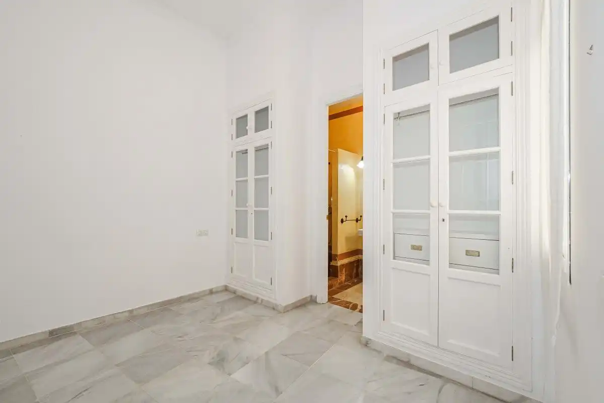 Erdgeschoss zum Verkauf in Sevilla mit Heizung, Terrasse und Balkon