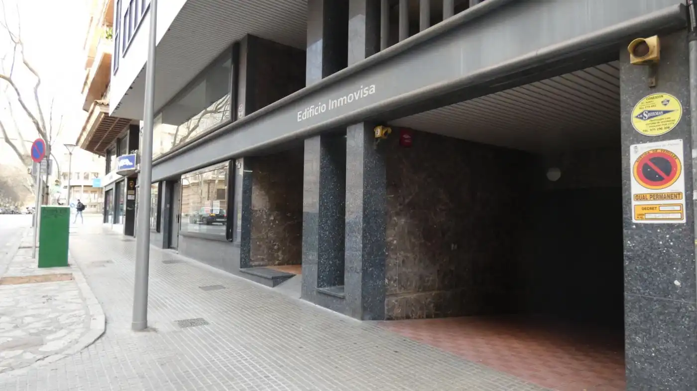 Individual en alquiler en Calle Baró de Pinopar 22