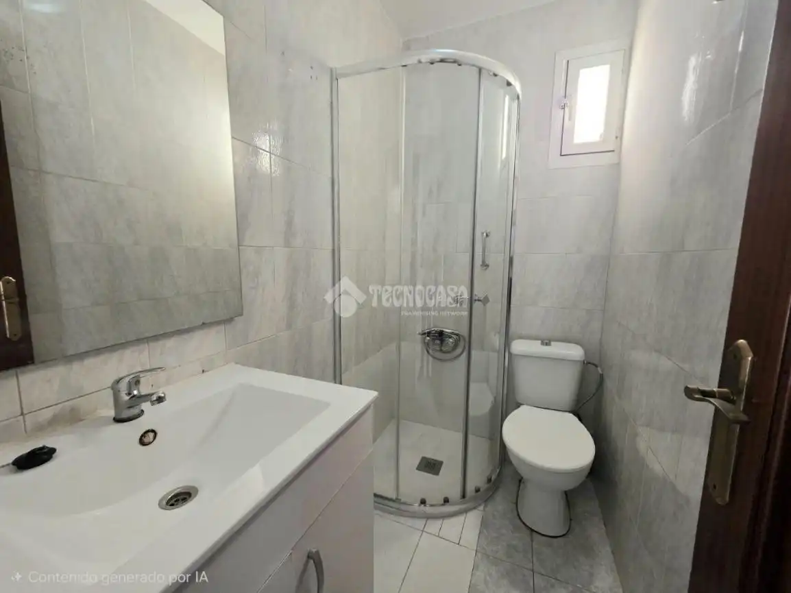 Baño de Piso en venta en Almería con Calefacción