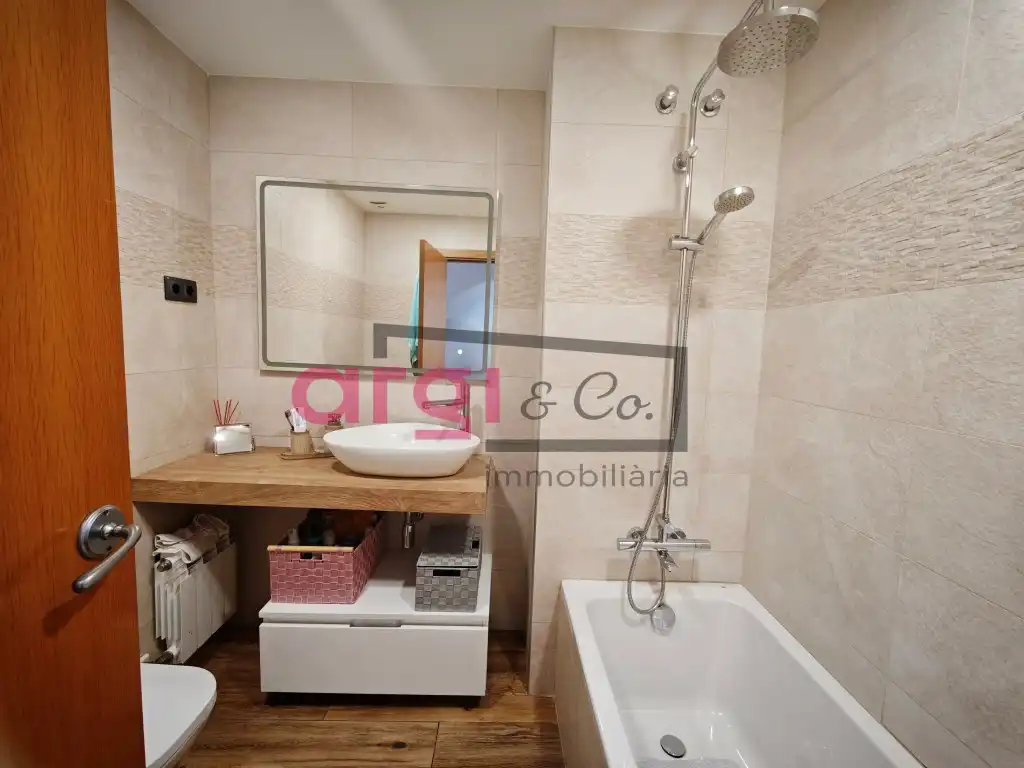 Baño de Ático en venta en Viladecans con Terraza y Balcón