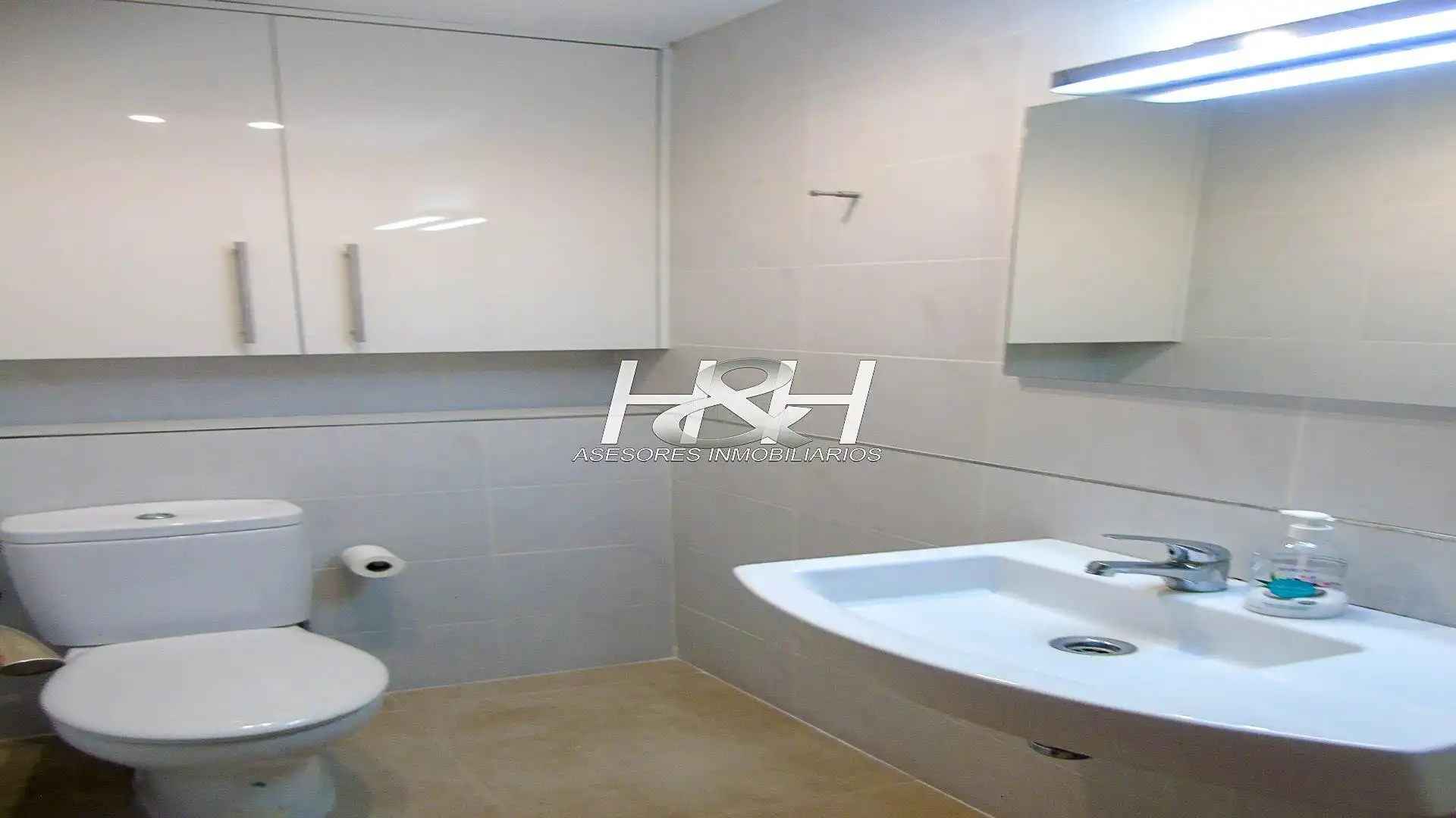 Baño de Dúplex de alquiler en Burjassot con Aire acondicionado, Calefacción y Terraza