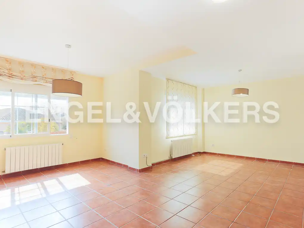 Sala d'estar de Casa o xalet en venda en Paterna amb Aire condicionat, Calefacció i Jardí privat