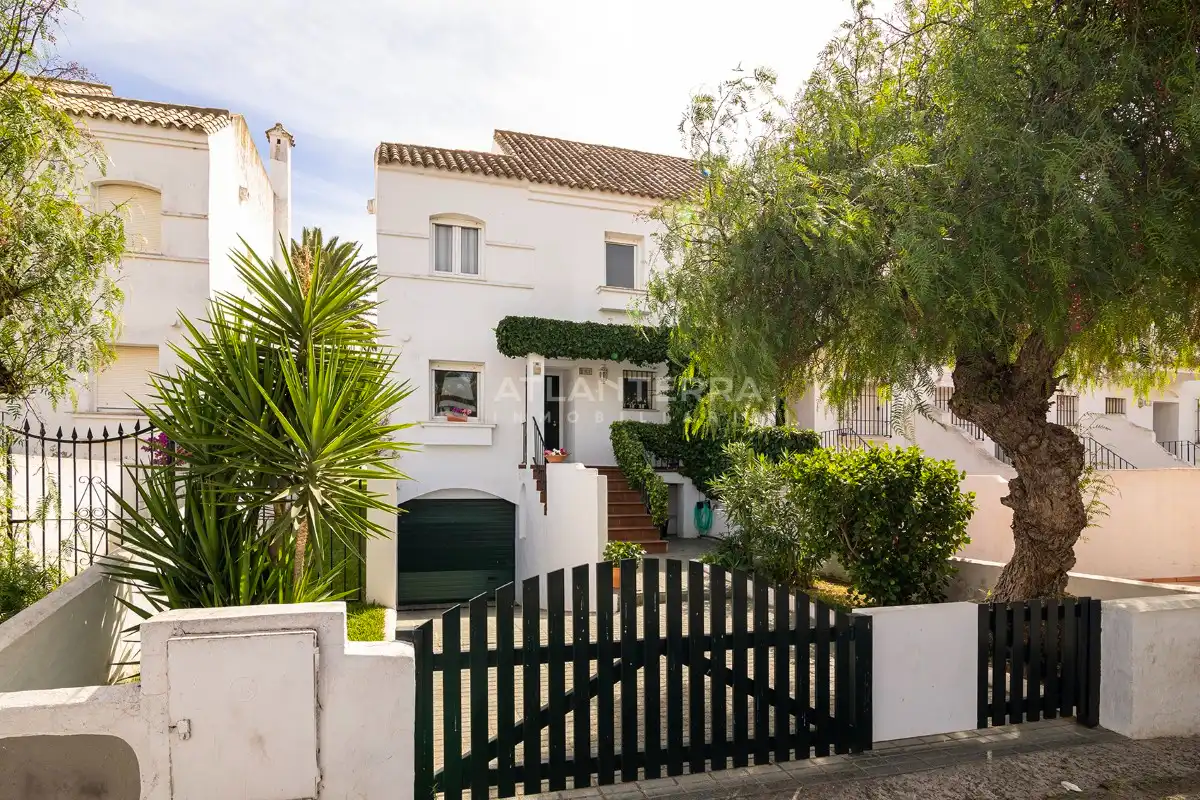 Terraced house with terrace for sale in Alemanes