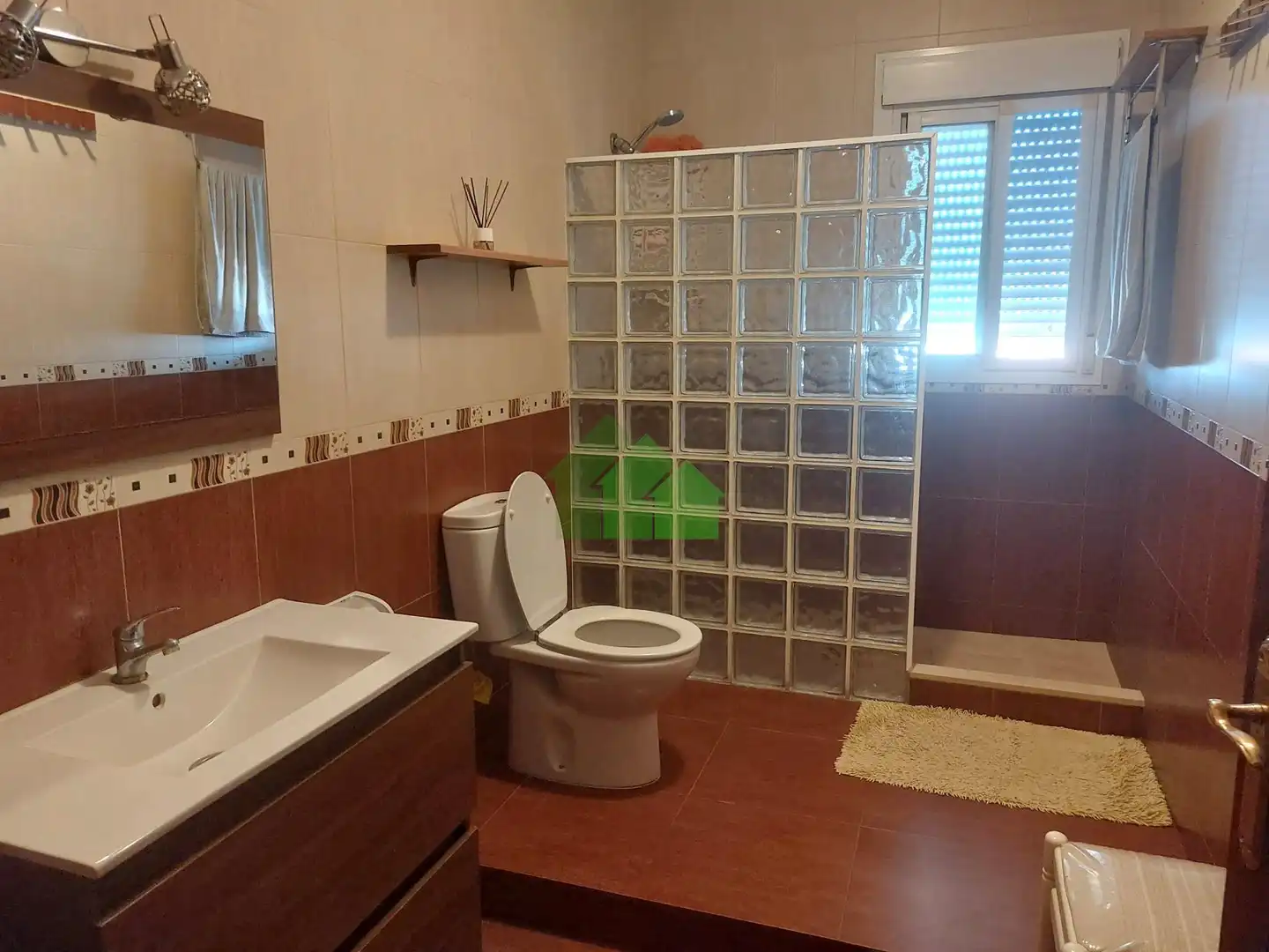 Badezimmer von Wohnung zum Verkauf in Lobón mit Klimaanlage, Heizung und Abstellraum