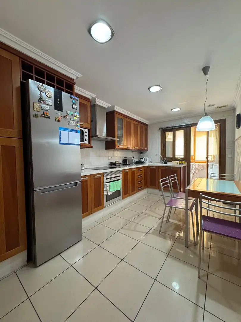 Küche von Wohnung zum Verkauf in Elche / Elx mit Klimaanlage, Heizung und Parkett
