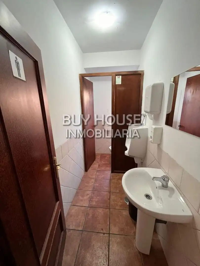 Business premises to rent in real 70, imagen 20
