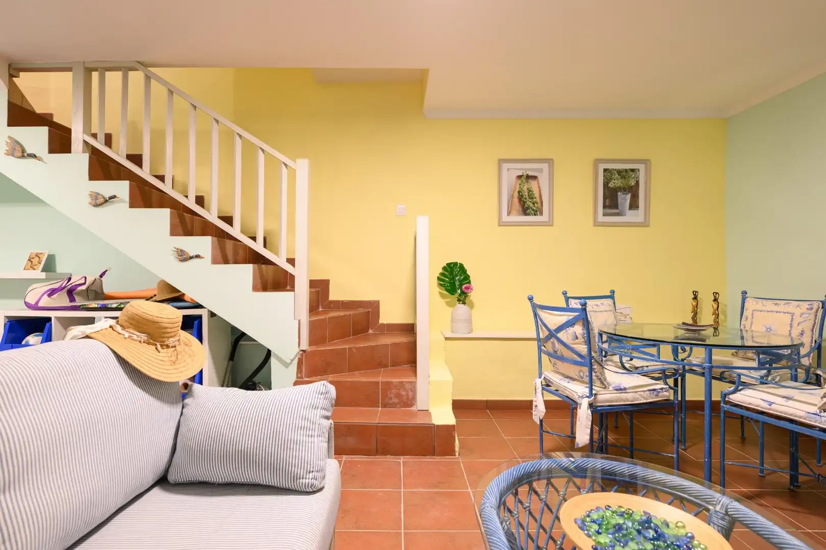 Wohnzimmer von Einfamilien-Reihenhaus zur Miete in San Bartolomé de Tirajana mit Klimaanlage, Privatgarten und Terrasse