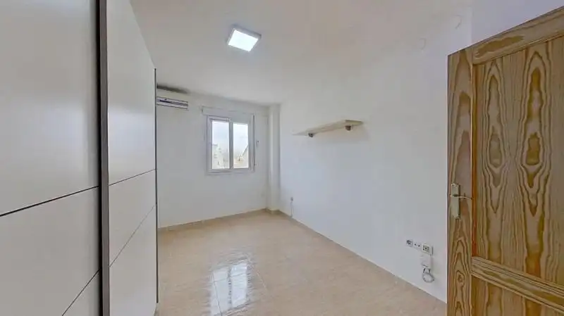 Schlafzimmer von Dachboden zum Verkauf in Cúllar Vega mit Terrasse und Balkon