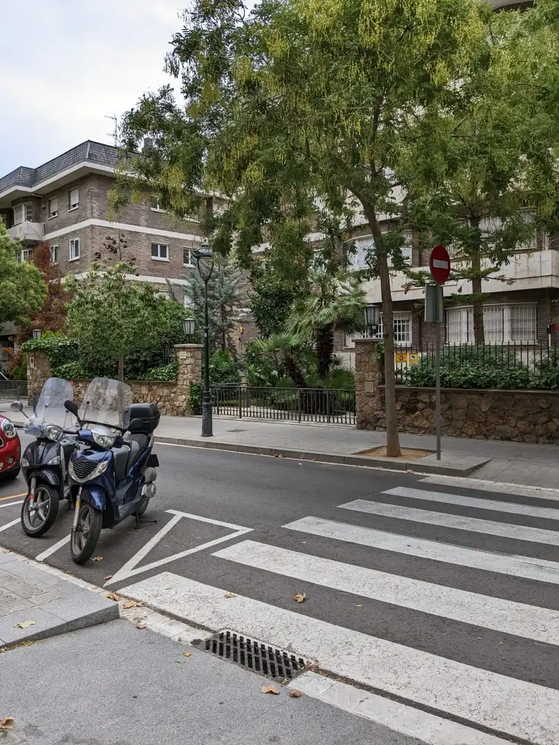 Vista exterior de Garatge en venda en Barcelona