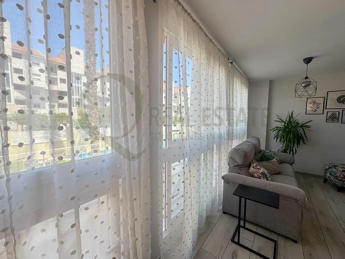 Außenansicht von Erdgeschoss zum Verkauf in Alicante / Alacant mit Klimaanlage, Heizung und Privatgarten