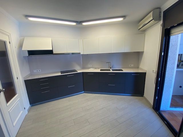 Kitchen of Attic to rent in Girona Capital  with Air Conditioner, Heating and Parquet flooring