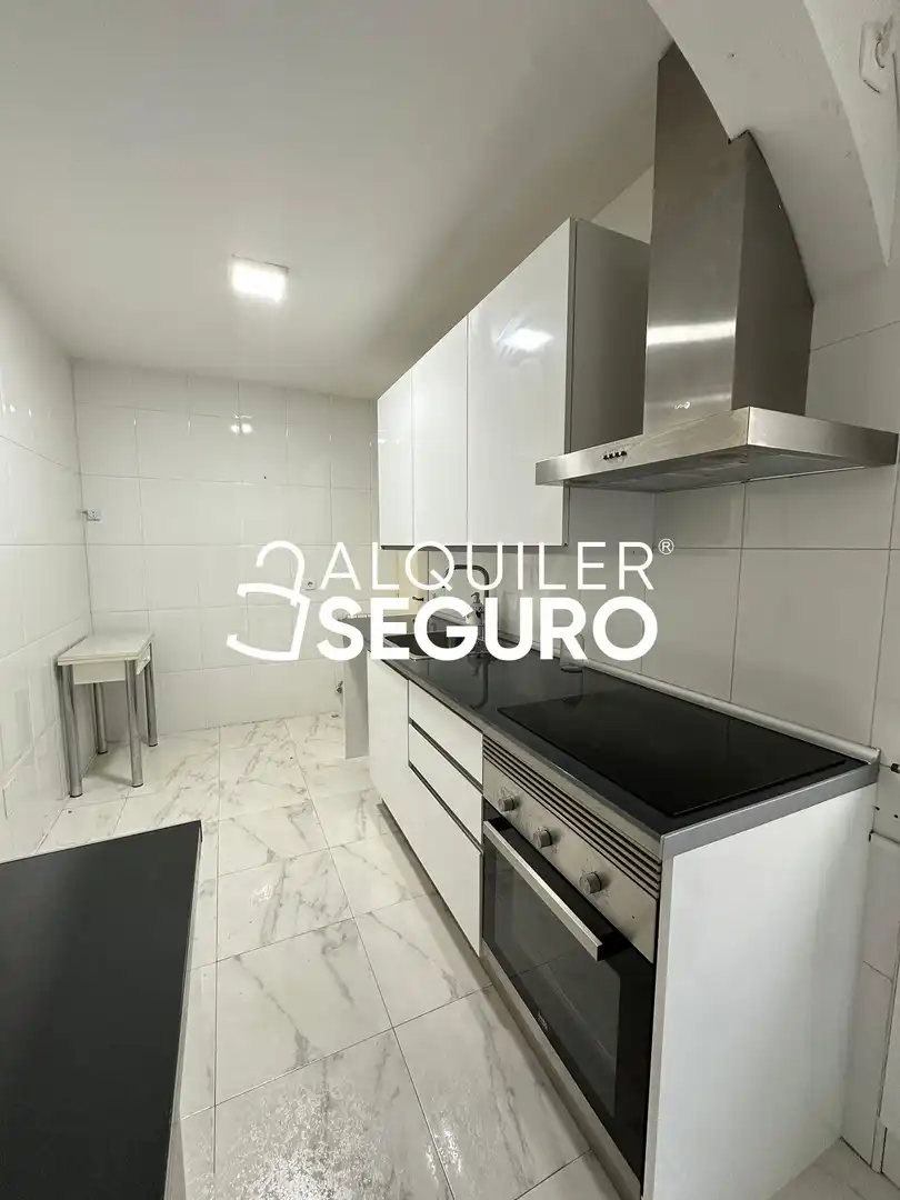 Cuina de Pis de lloguer en Madrid amb Calefacció i Terrassa
