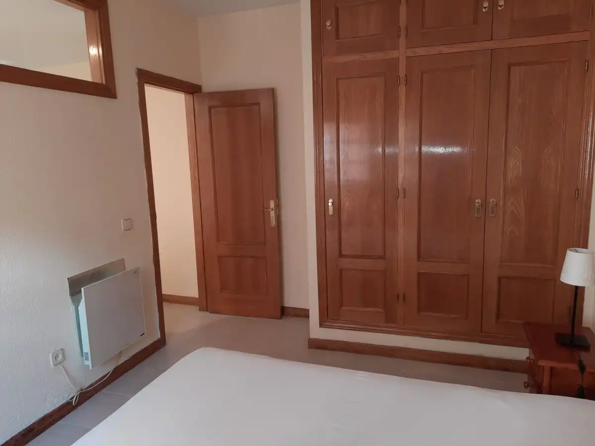 Dormitori de Apartament de lloguer en Villaviciosa de Odón amb Calefacció i Moblat
