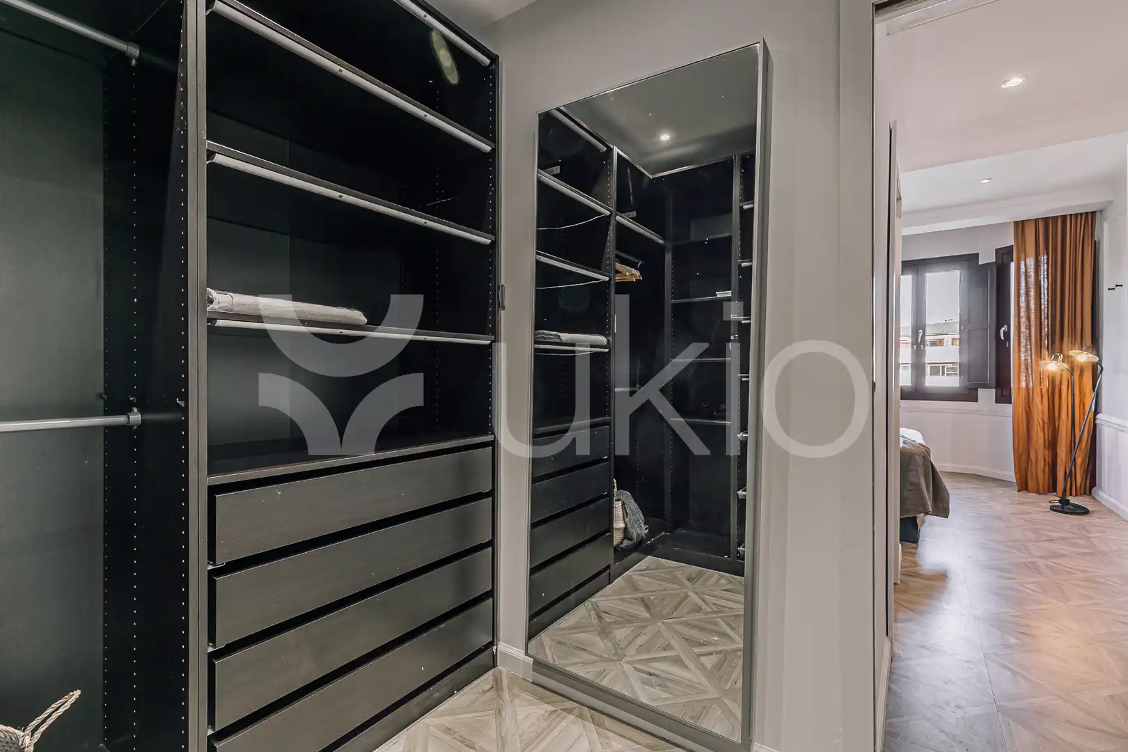 Dormitori de Apartament de lloguer en Barcelona amb Aire condicionat, Calefacció i Moblat