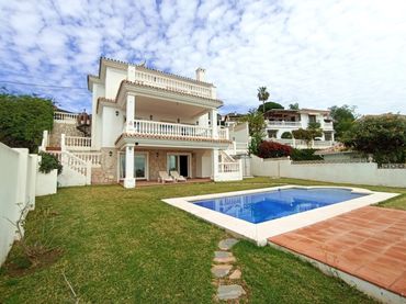 Villa con piscina in vendita a La Capellanía - El Higuerón