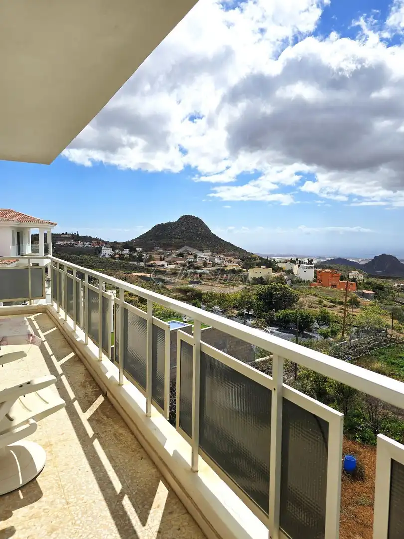 Vista exterior de Casa o xalet en venda en Arona amb Terrassa
