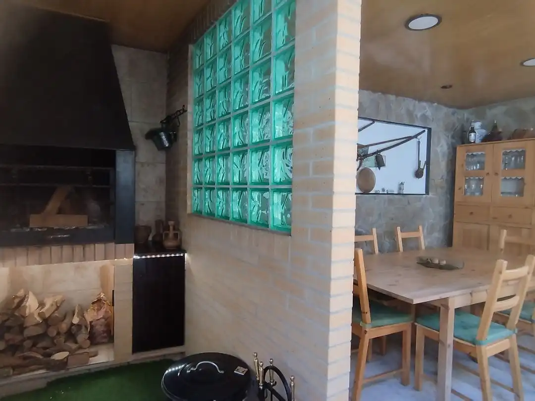 Casa aparellada amb jardí en venda a Pierineus 24, imagen 4