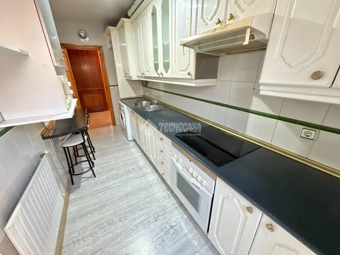 Casa aparellada en venda a Marchamalo, imagen 8