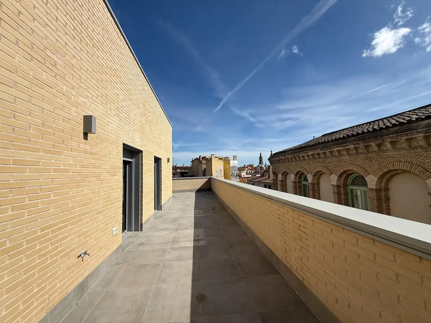 Terraza de Ático en venta en Zaragoza con Calefacción, Terraza y Trastero