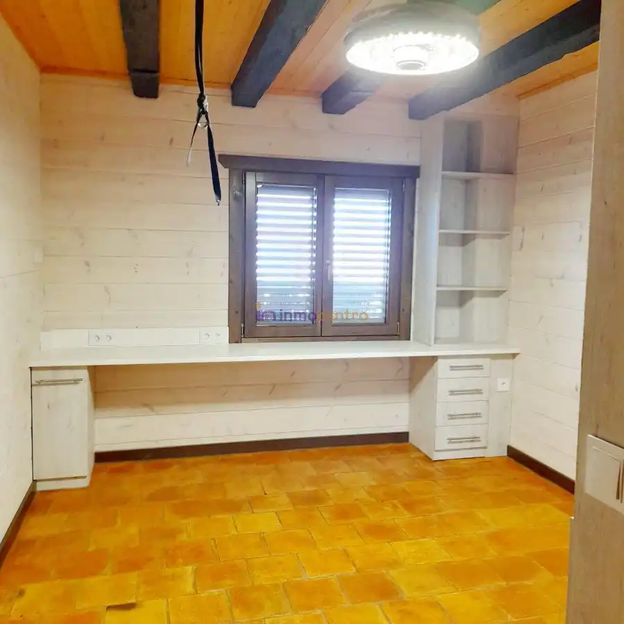 Dormitori de Casa o xalet en venda en Valdepeñas amb Calefacció, Piscina i Jacuzzi
